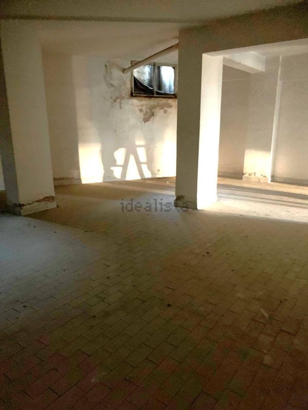 locale di sgombero in vendita a Maddaloni