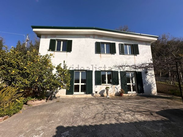 casa indipendente in vendita a Maddaloni in zona Montedecoro