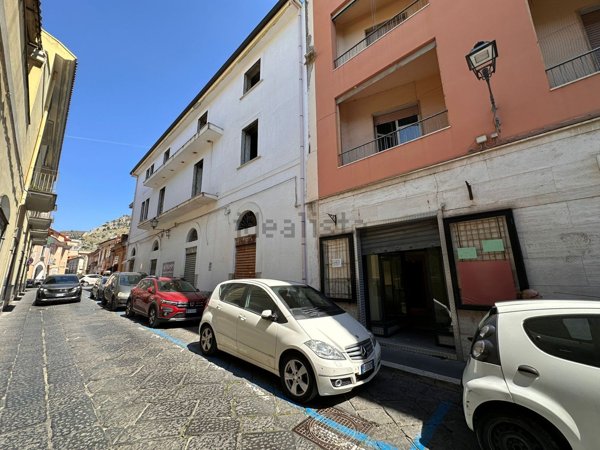 locale commerciale in vendita a Maddaloni
