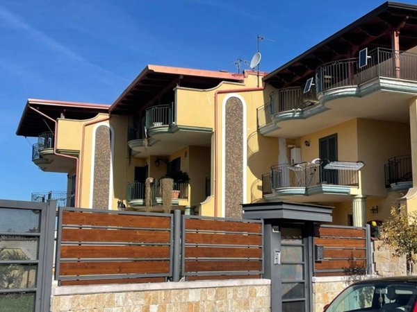 casa indipendente in vendita a Maddaloni in zona Lamia