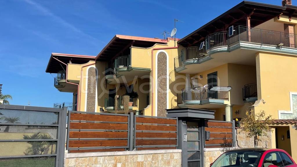 casa indipendente in vendita a Maddaloni in zona Lamia