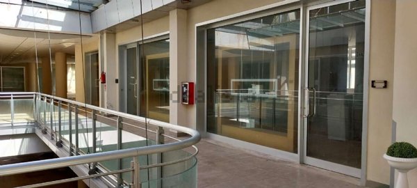 locale commerciale in vendita a Marcianise