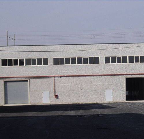 locale commerciale in vendita a Marcianise