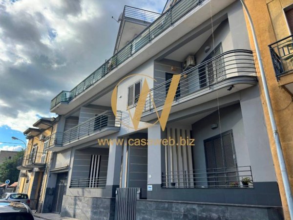 intera palazzina in vendita a Marcianise in zona Centro Città