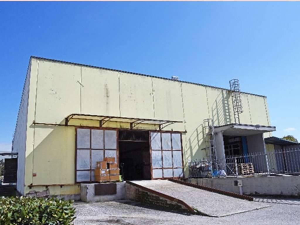locale commerciale in vendita a Marcianise
