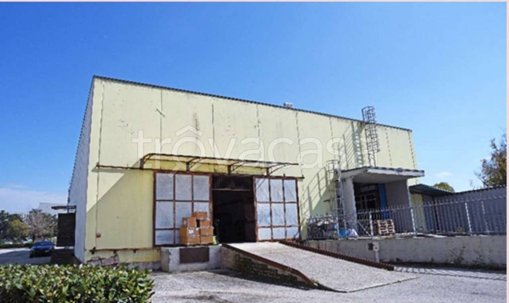 locale commerciale in vendita a Marcianise
