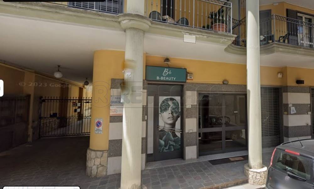 locale commerciale in vendita a Marcianise