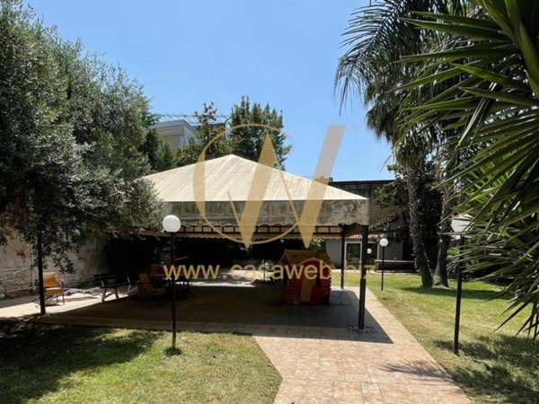 intera palazzina in vendita a Marcianise in zona Centro Città