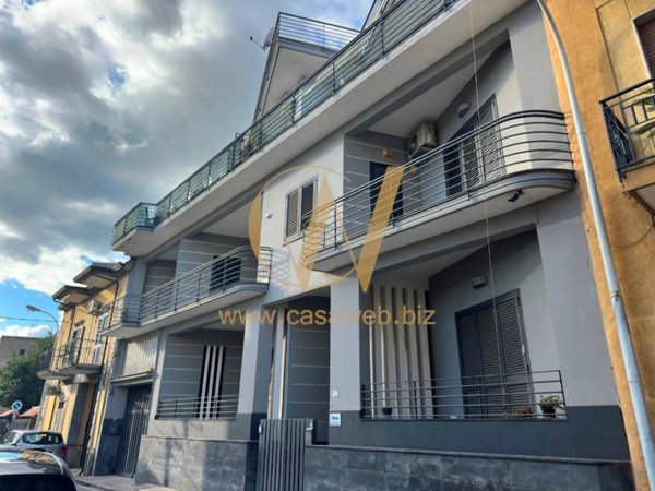 intera palazzina in vendita a Marcianise in zona Centro Città