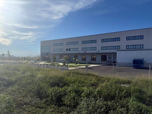 locale commerciale in vendita a Marcianise