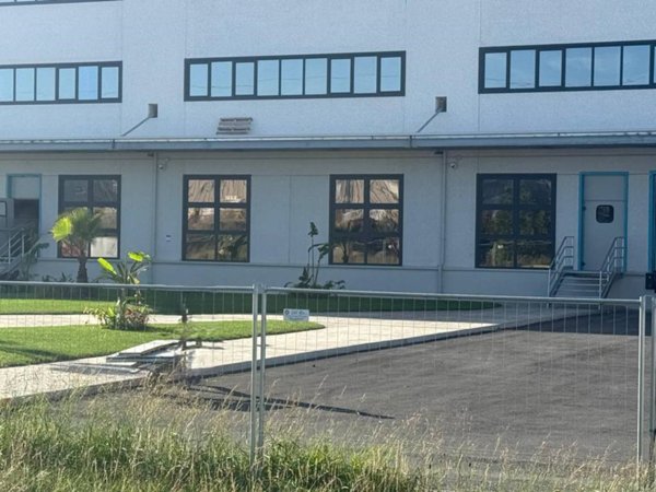 locale commerciale in vendita a Marcianise