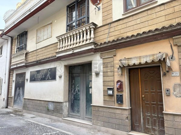 locale commerciale in vendita a Marcianise