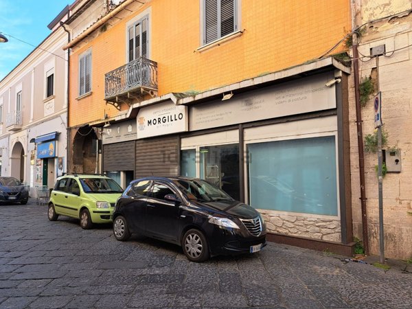 locale commerciale in vendita a Marcianise