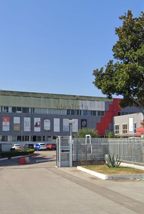 locale commerciale in vendita a Marcianise