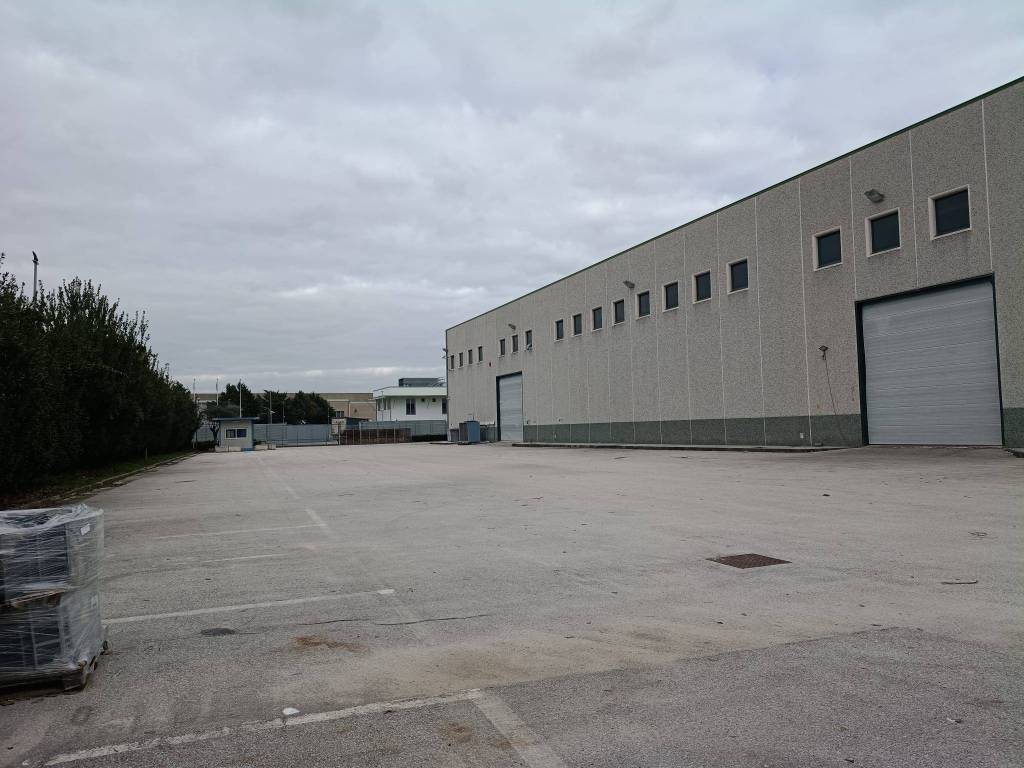 capannone in vendita a Marcianise