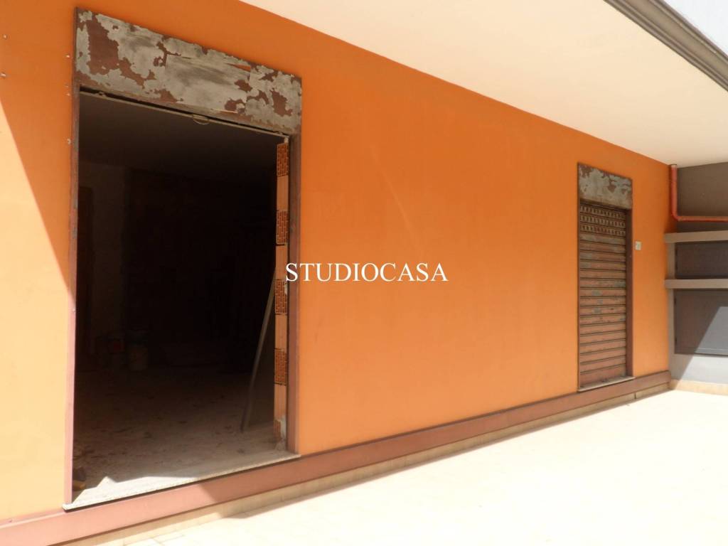 negozio in vendita a Marcianise in zona San Giuliano