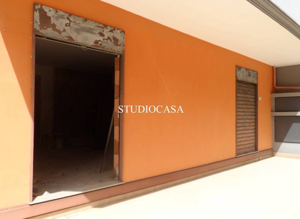 negozio in vendita a Marcianise in zona San Giuliano