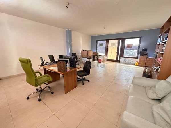 locale commerciale in vendita a Marcianise