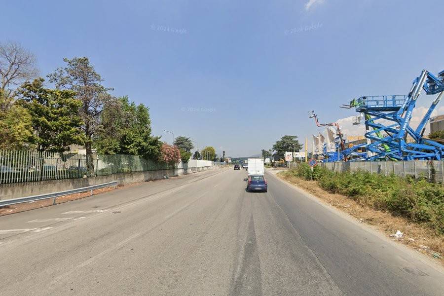 locale commerciale in vendita a Marcianise