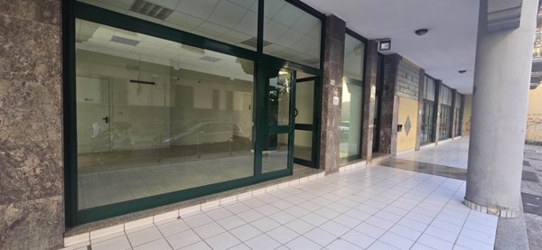 locale commerciale in vendita a Marcianise