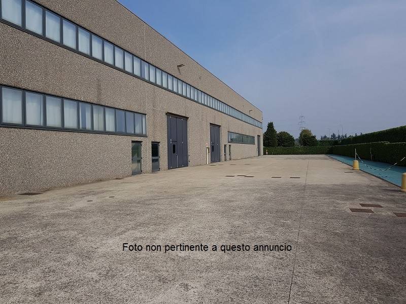 locale commerciale in vendita a Marcianise