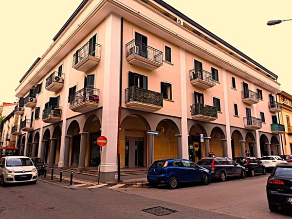 negozio in vendita a Marcianise in zona San Giuliano