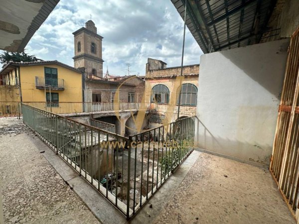 intera palazzina in vendita a Marcianise in zona Centro Città