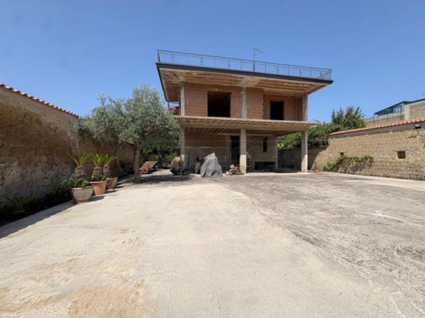 intera palazzina in vendita a Marcianise in zona Centro Città