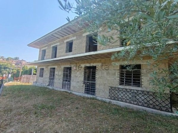 casa indipendente in vendita a Marzano Appio
