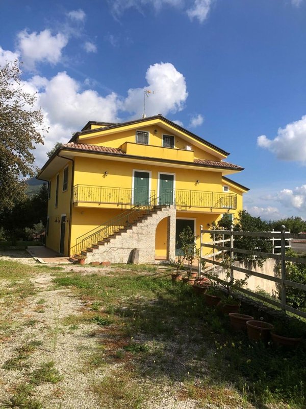 casa indipendente in vendita a Marzano Appio