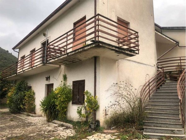 casa indipendente in vendita a Mignano Monte Lungo