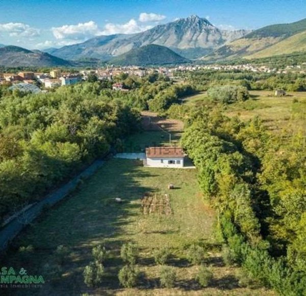 casa indipendente in vendita a Mignano Monte Lungo