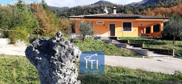 casa indipendente in vendita a Mignano Monte Lungo