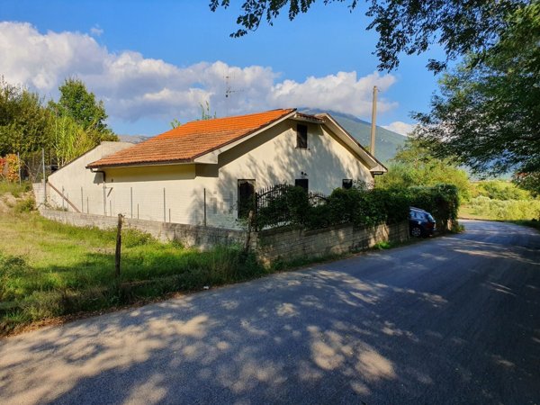 casa indipendente in vendita a Mignano Monte Lungo