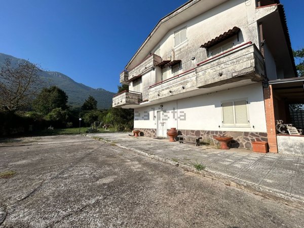 casa indipendente in vendita a Mignano Monte Lungo