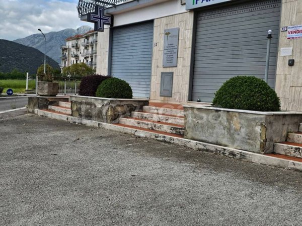 negozio in vendita a Mignano Monte Lungo