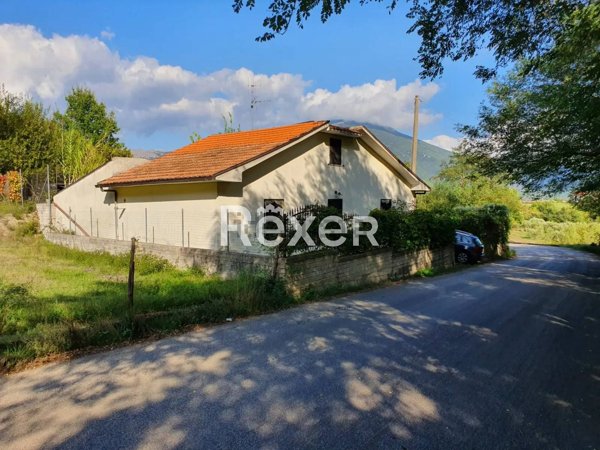 casa indipendente in vendita a Mignano Monte Lungo in zona Caspoli