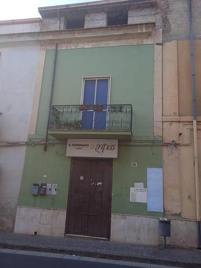 negozio in vendita a Mondragone