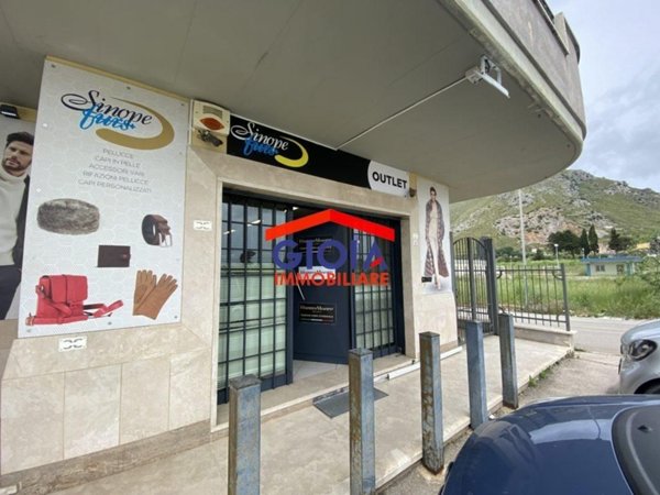 negozio in vendita a Mondragone