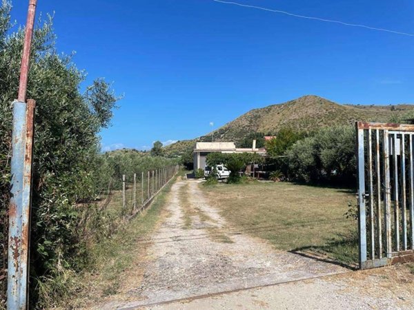 casa indipendente in vendita a Mondragone