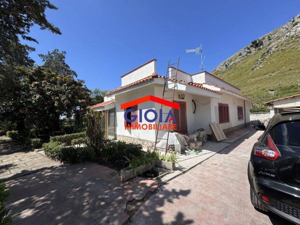 casa indipendente in vendita a Mondragone