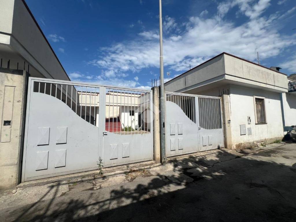 casa indipendente in vendita a Mondragone