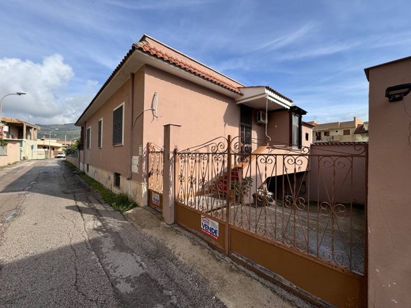 casa indipendente in vendita a Mondragone