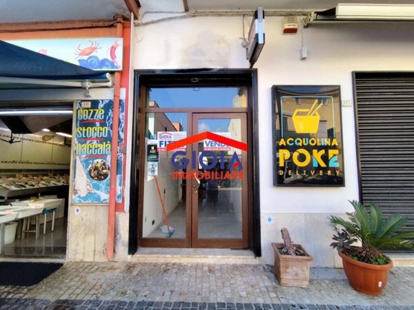 negozio in vendita a Mondragone