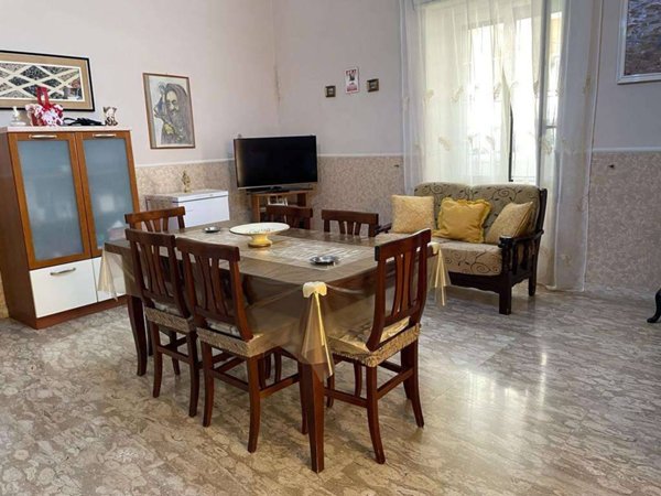 intera palazzina in vendita a Mondragone