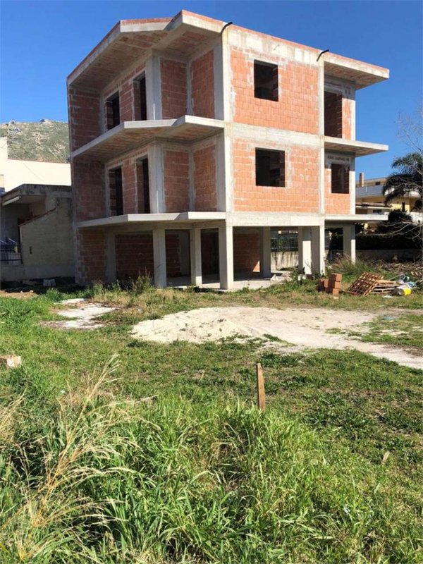 casa indipendente in vendita a Mondragone