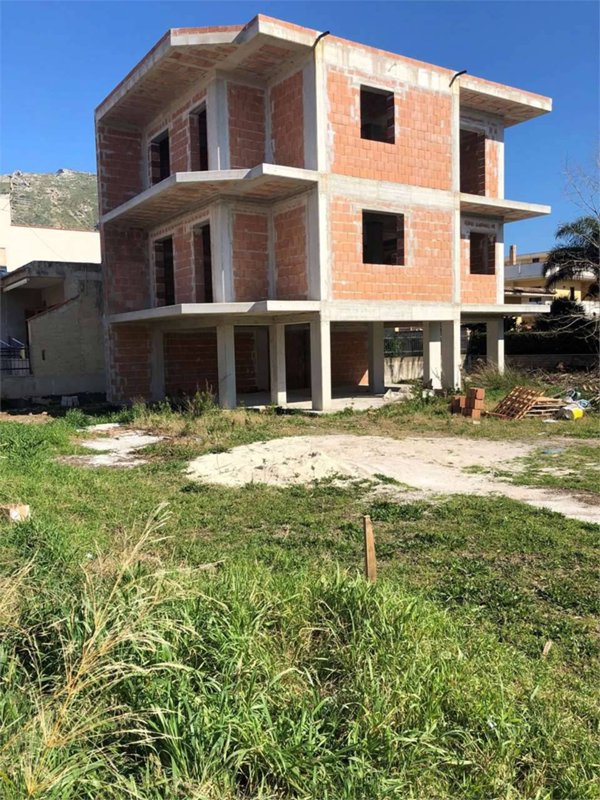 casa indipendente in vendita a Mondragone