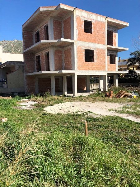 casa indipendente in vendita a Mondragone