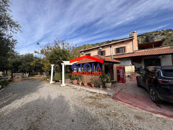 casa indipendente in vendita a Mondragone