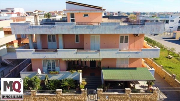 casa indipendente in vendita a Mondragone